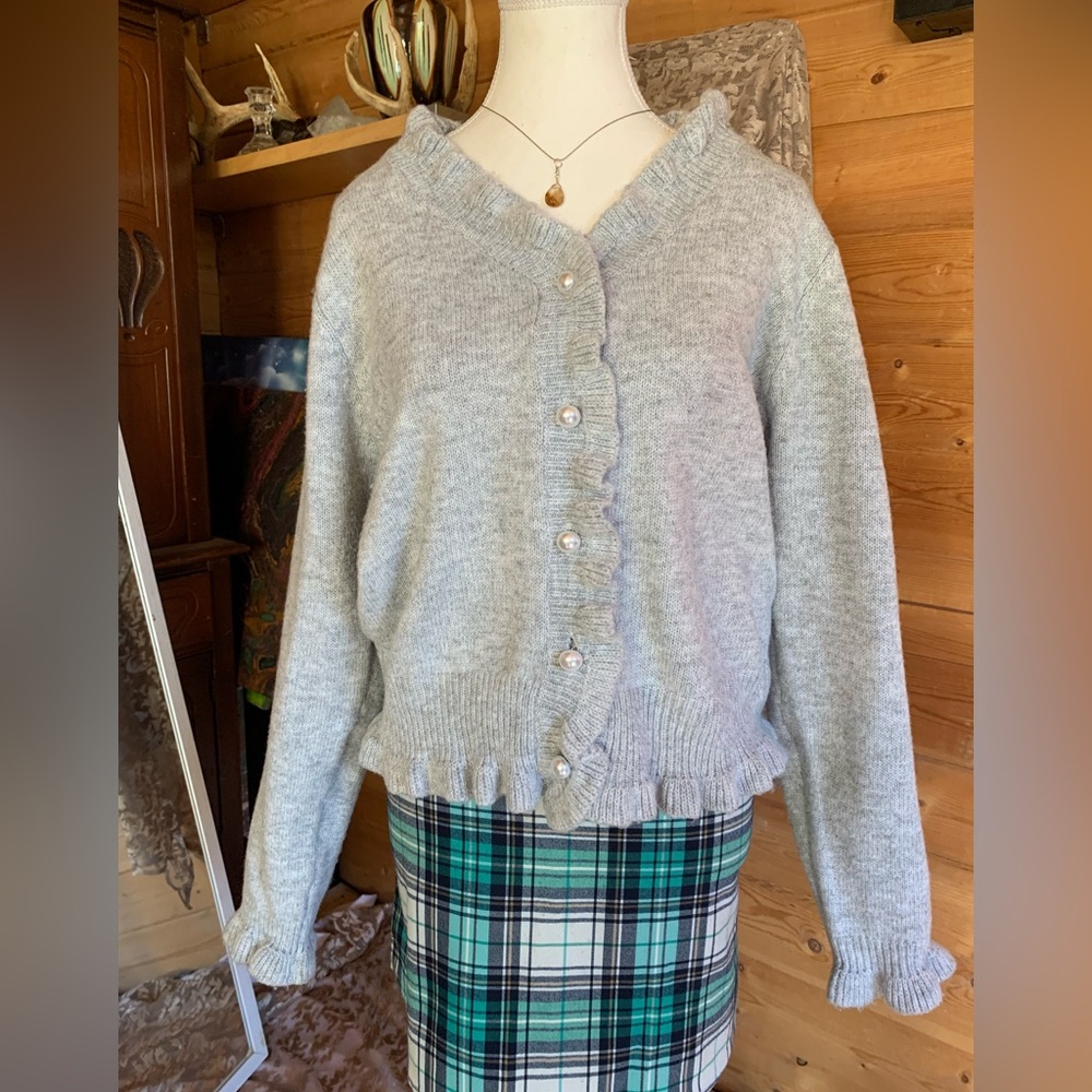 Grey Knit Ruffled Cardigan Sweater Pearl Buttons Women Medium